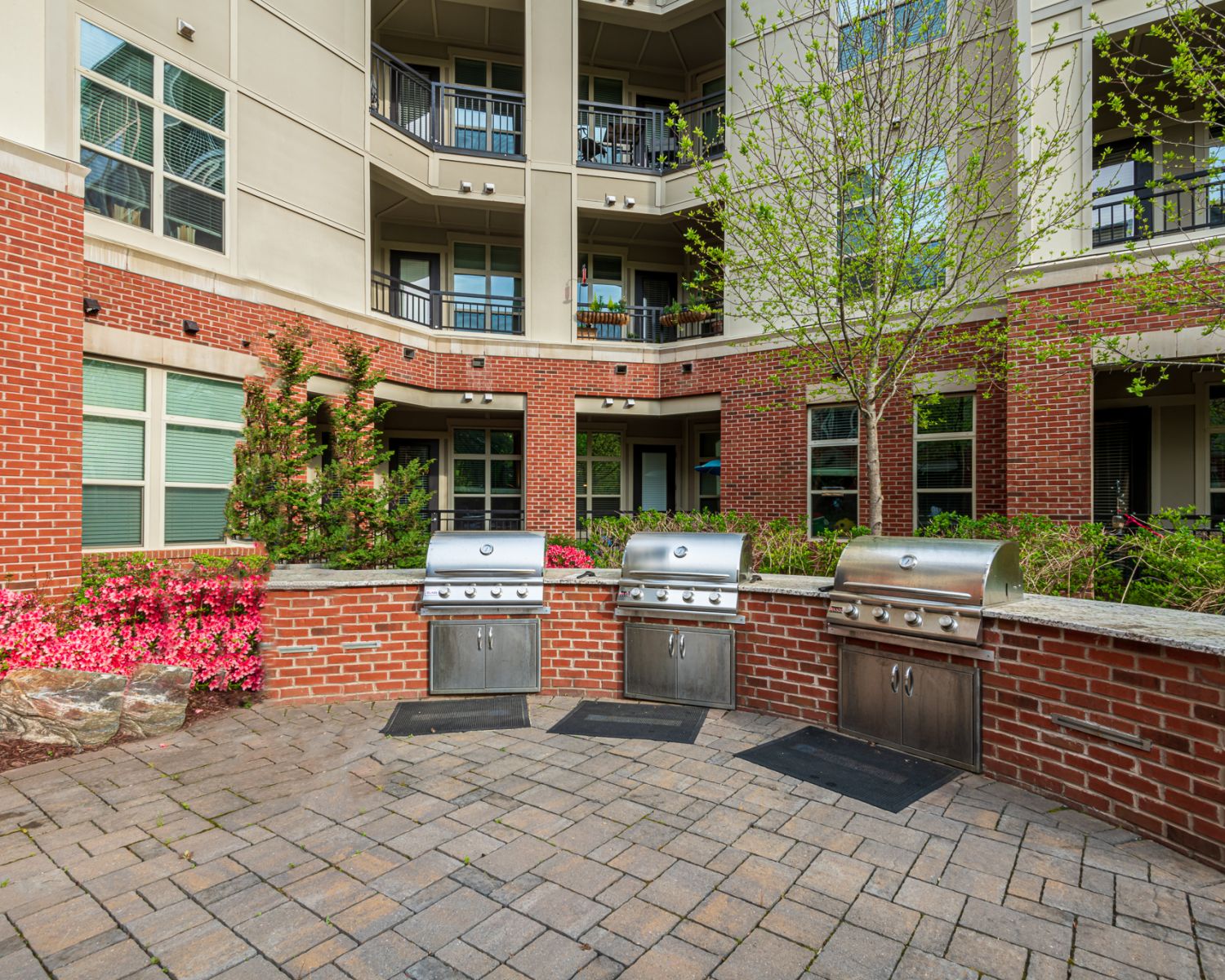Apartments at Palladian Place with grill stations